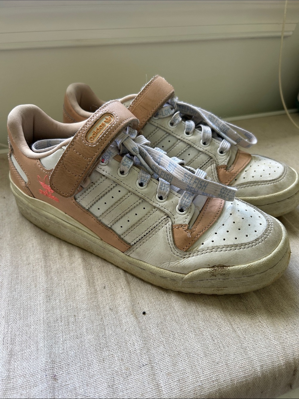 Adidas Women’s Low-Top Sneakers in White and Light Pink